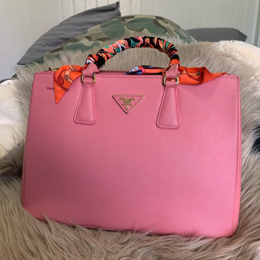 ❌❌sold❌❌prada galleria medium saffiano